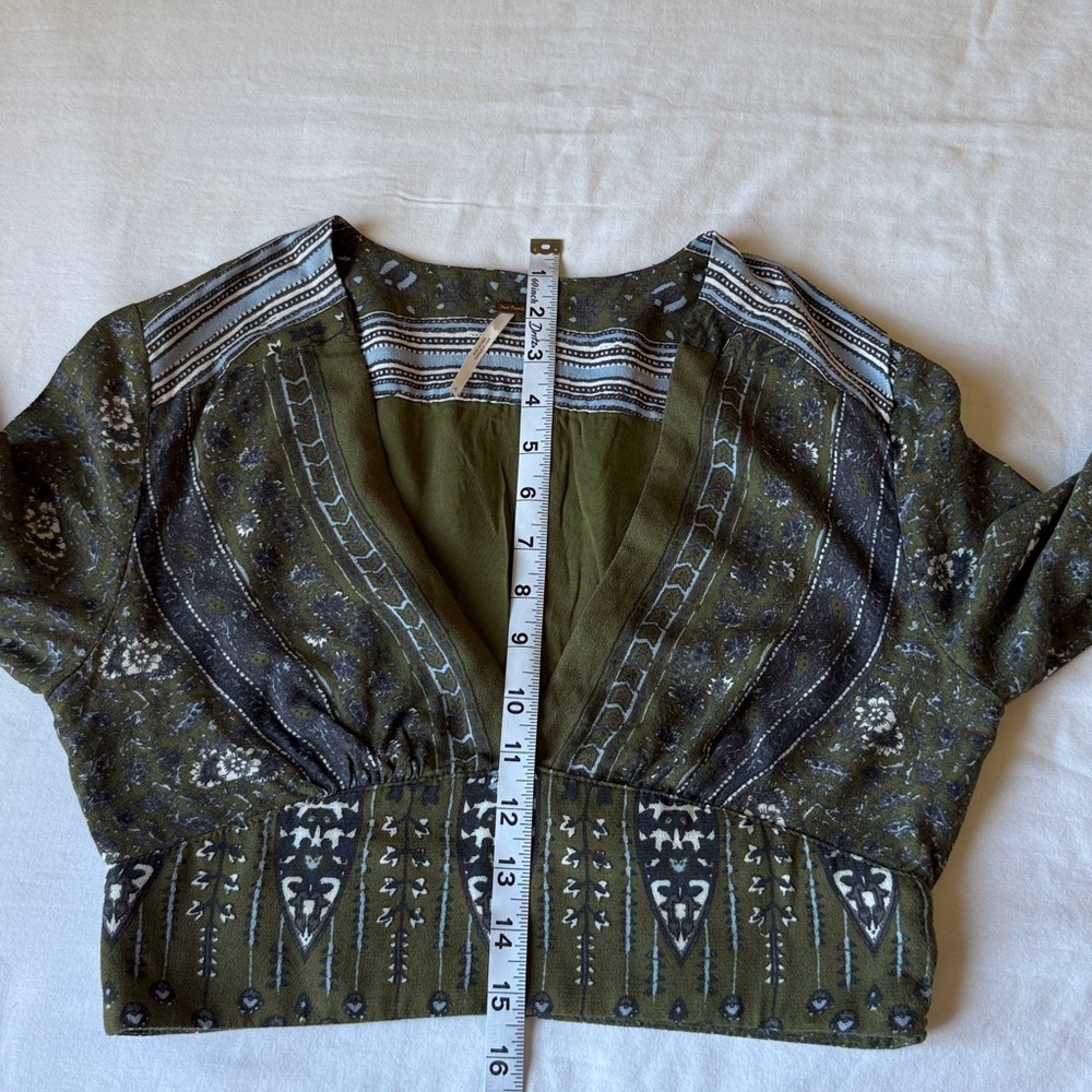 Free People Olive & Blue Patterned V-Neck Cropped Top - Picture 9 of 11